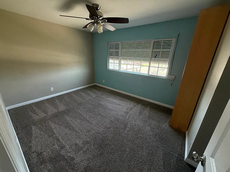 2426 N Hawk St — Photo 12