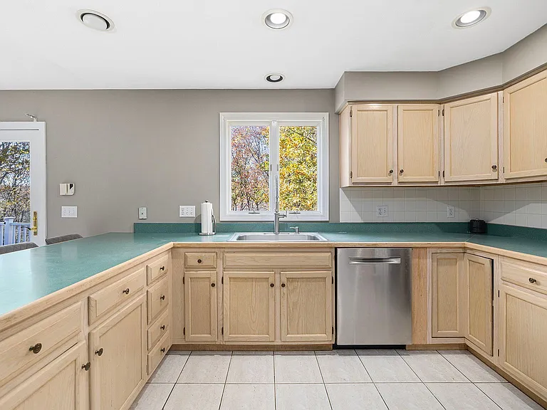 42 Rollingwood Dr — Photo 12