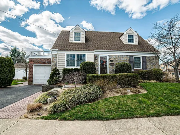 489 Argyle Road, Mineola, NY 11501