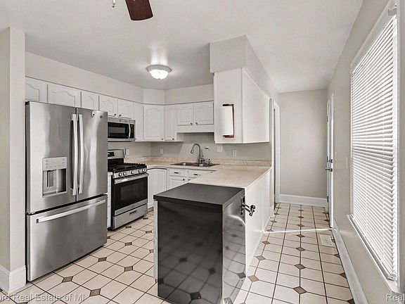 5th image of 3820 Ingham St