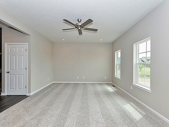 5th image of 694 Pinewood Dr
