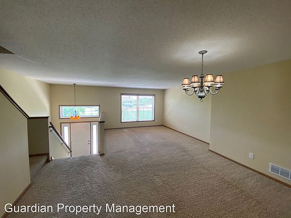 4th image of 5147 Fairpoint Dr N