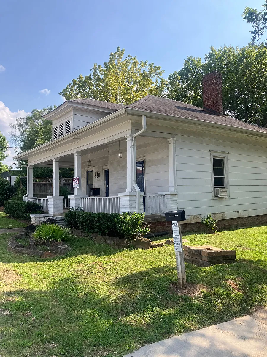 Right Side House View - 810 Church St