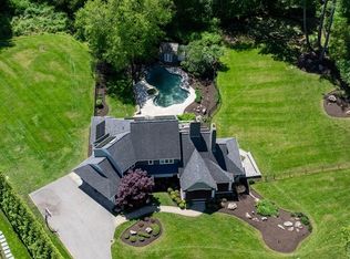 121 Pond St, Hopkinton, MA 01748