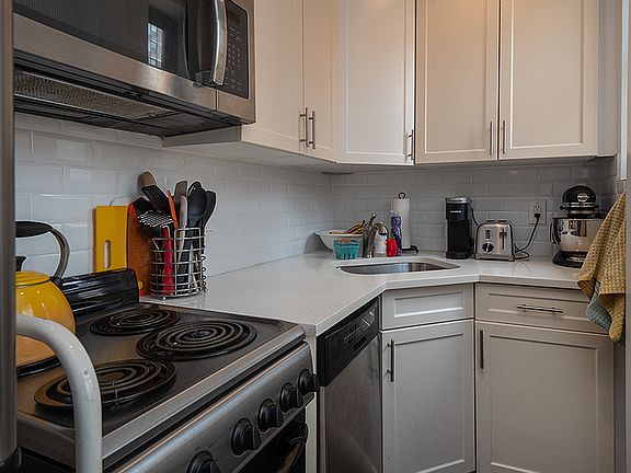 5th image of 205 W 88th St APT 11F