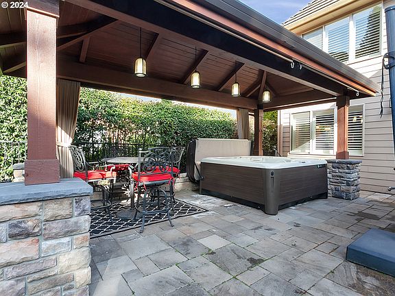 5th image of 2751 Beacon Hill Dr
