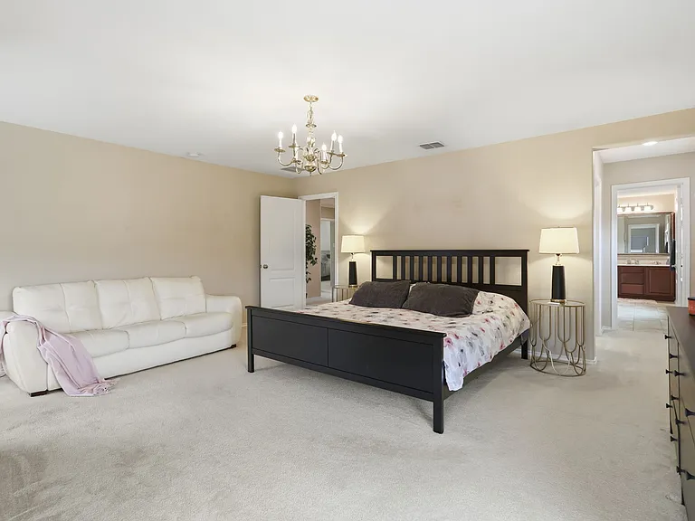 7910 Emmeline Dr — Photo 12