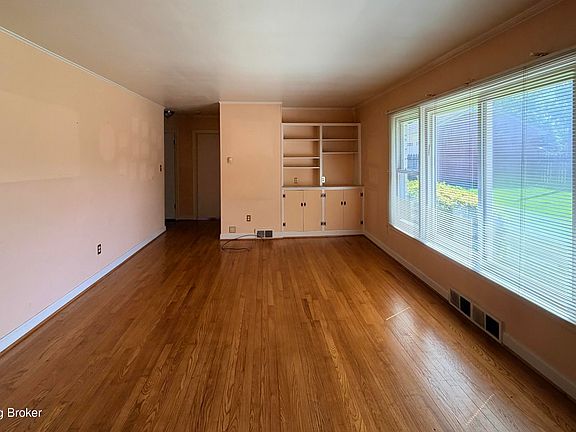 4th image of 418 N 2nd St