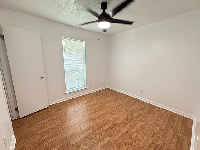 5754 Darien Dr — Photo 7