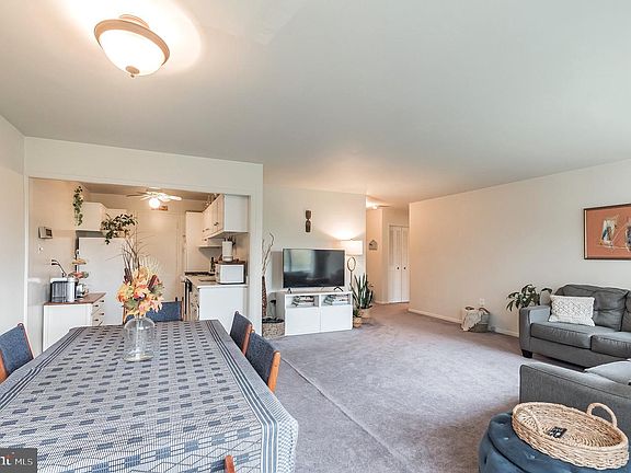 2nd image of 10201 Grosvenor Pl APT 319