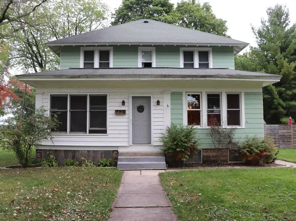 706 S Main St, Westfield, WI 53964