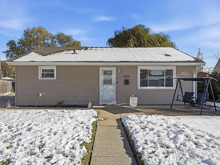 1st image of 8207 Rosewood Ct