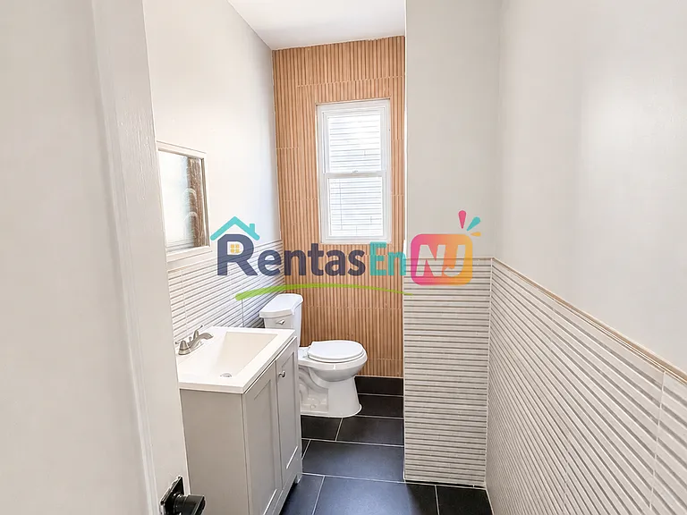 549 S 20th St #3A — Photo 8