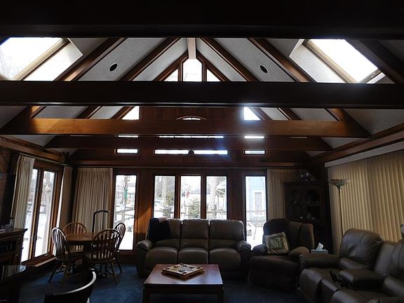 3rd image of 1736 Parkwood Blvd