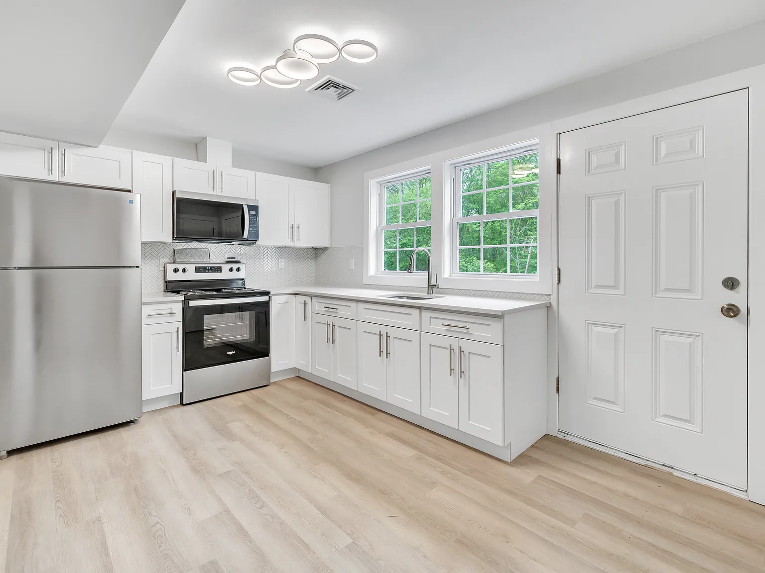 2 bed, $1,800 — Photo 2