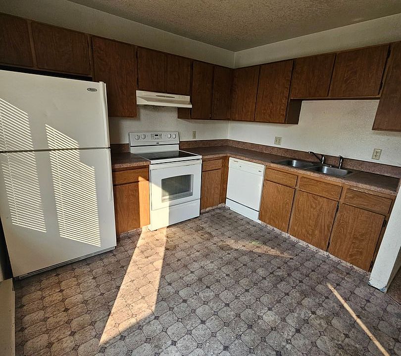 2nd image of 1537 Westchester Sq E Unit 4