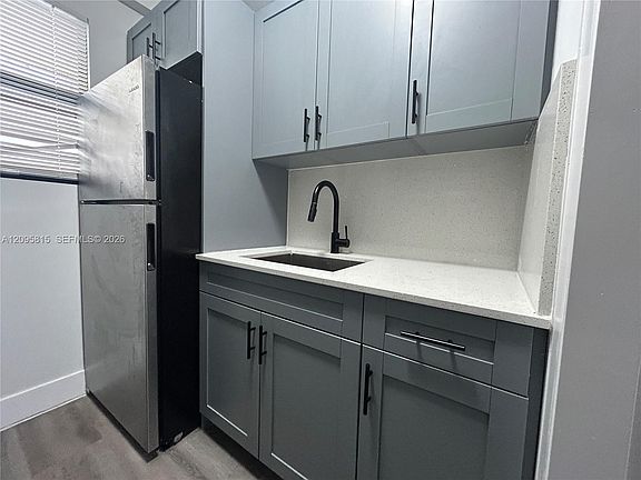 4th image of 628 SW 21st Ave #1