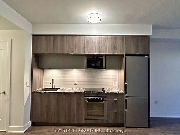 3rd image of 575 Bloor St E #2811