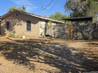 1112 Plum St, Floresville, TX 78114