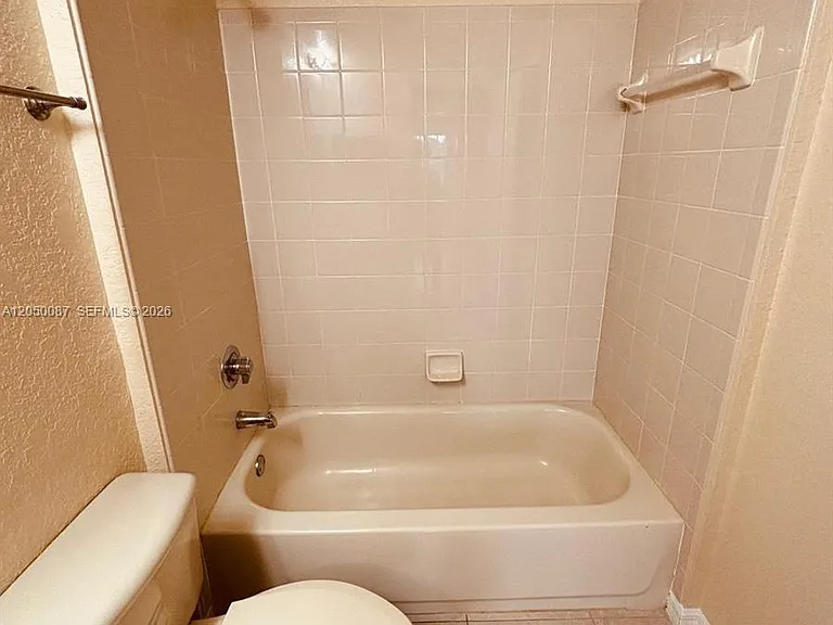 2403 Belmont Ln #2403 — Photo 6