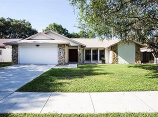 1736 Shady Leaf Dr, Valrico, FL 33596