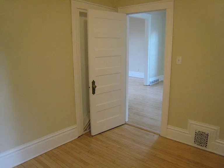 2nd bedroom (no closet)