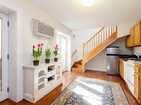 4th image of 428 Hudson St APT 1