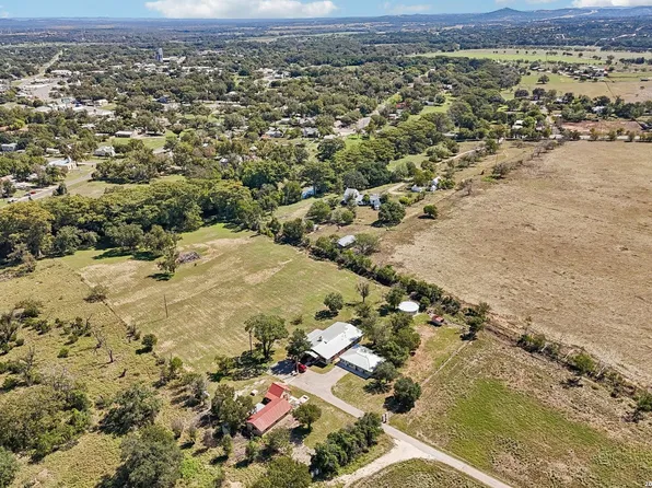 24 Edmiston Ln, Comfort, TX 78013