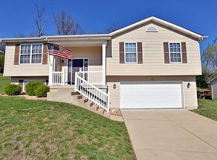115 Winter Valley Dr, Fenton, MO 63026