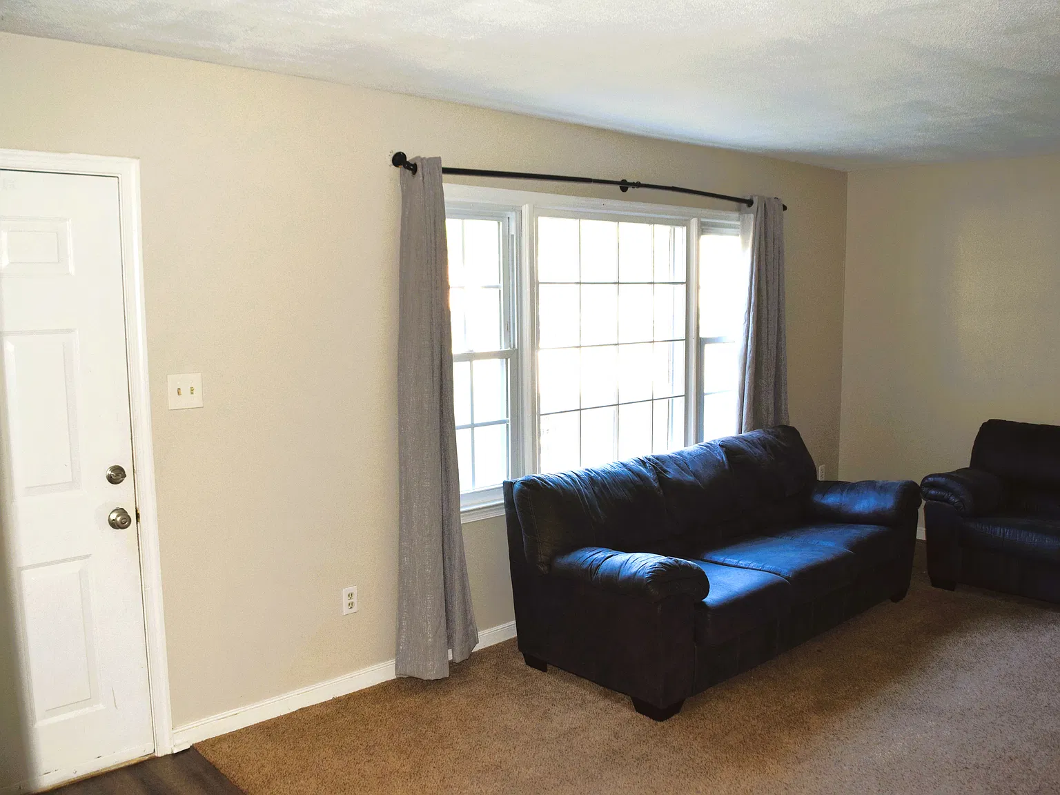 3 bed, 1.5 bath, 1200 sqft, $1,975 — Photo 4