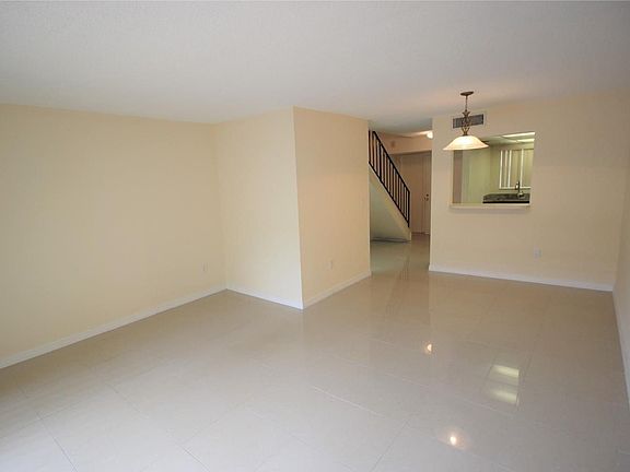 4th image of 9367 Fontainebleau Blvd APT G201