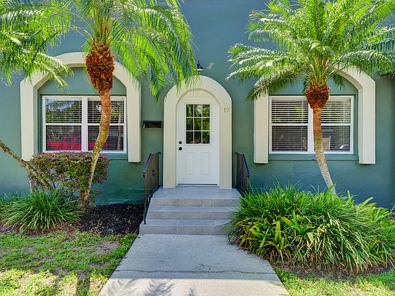 Entrance to the front door.