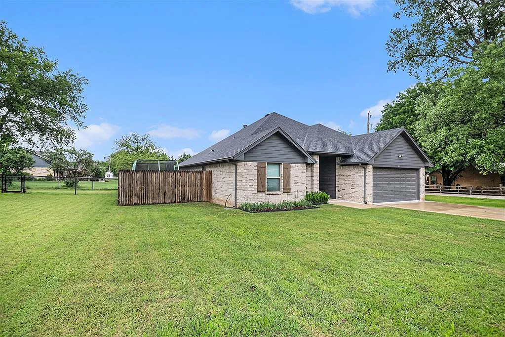 4 bed, 1609 sqft, $2,150 — Photo 3