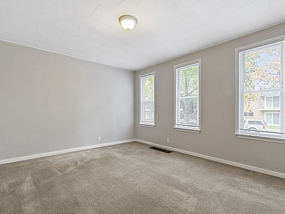 3rd image of 11214 S Langley Ave