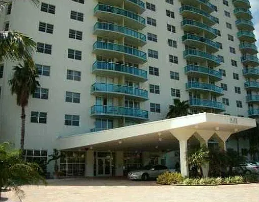 1 bed, 1.5 bath, 1000 sqft, $2,300 — Photo 3