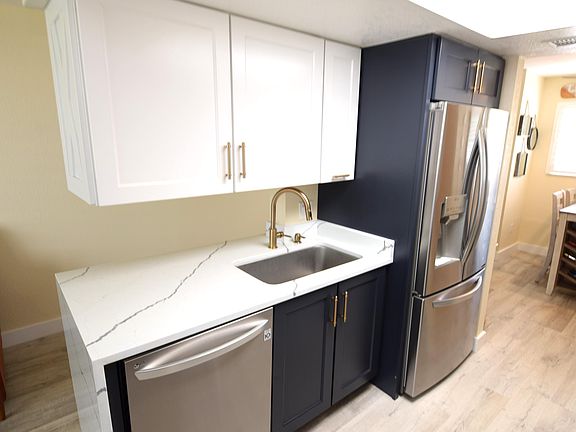 2nd image of 532 Beach Park Ln