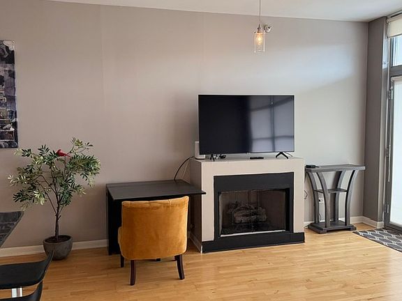 2nd image of 1200 W Monroe St APT 514