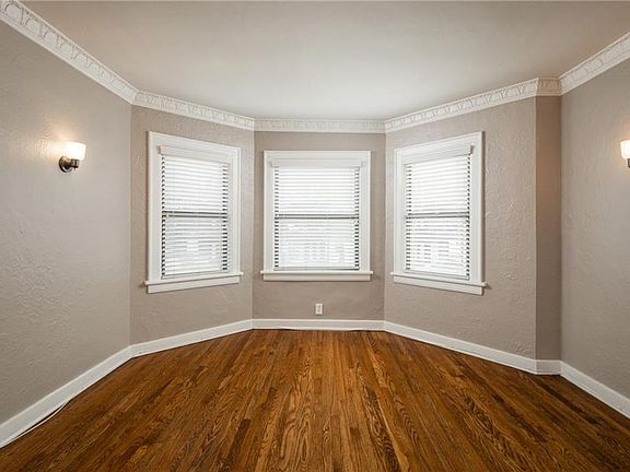 5th image of 4504 Broadway #2N