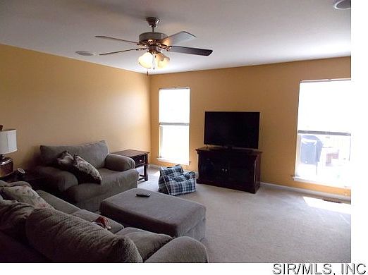 3rd image of 880 Foxgrove Dr