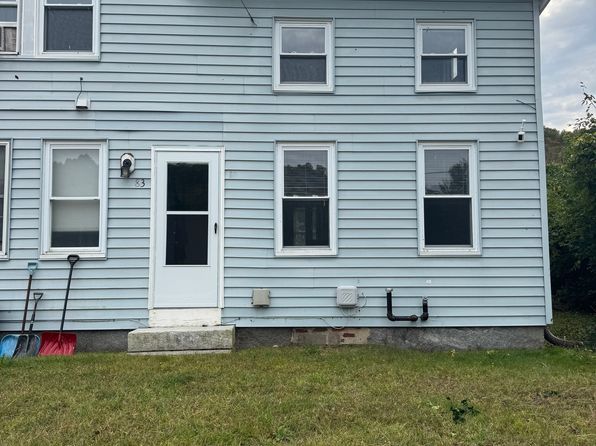 83 River St