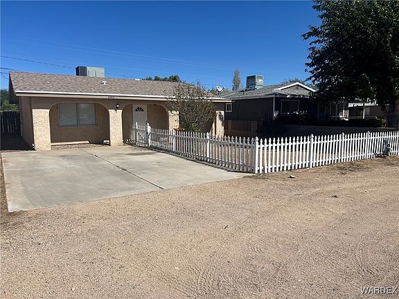 3rd image of 3097 E Leroy Avenue