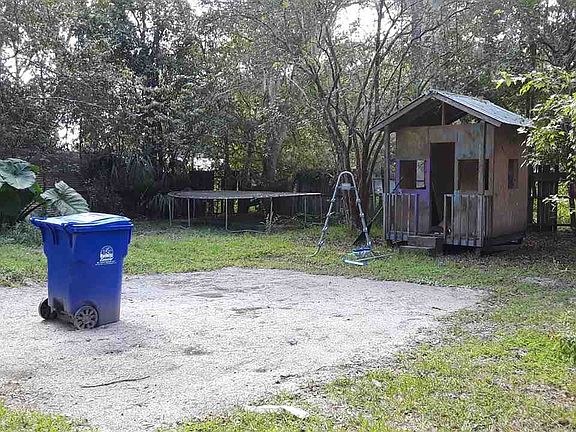 3rd image of 3541 Begonia St