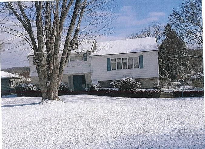 2nd image of 522 Main St