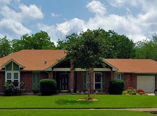 719 Windsor Dr, Friendswood, TX 77546