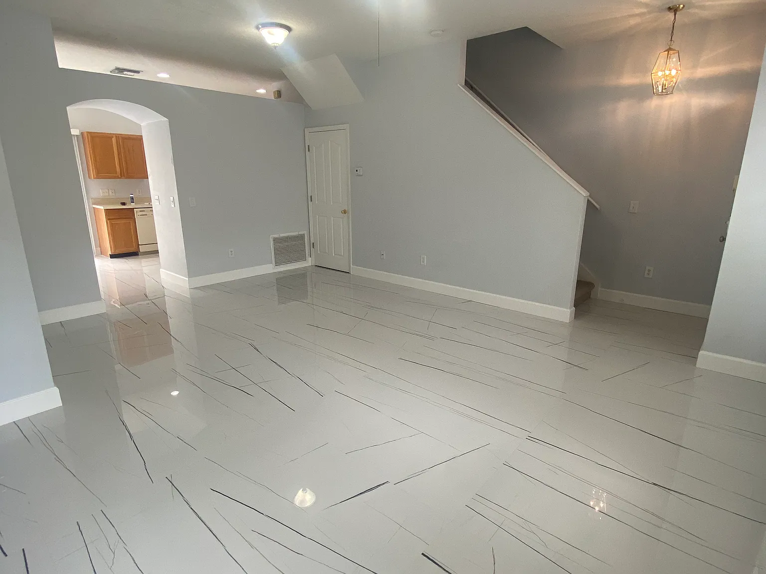 3 bed, 2.5 bath, 1232 sqft, $2,300 — Photo 4