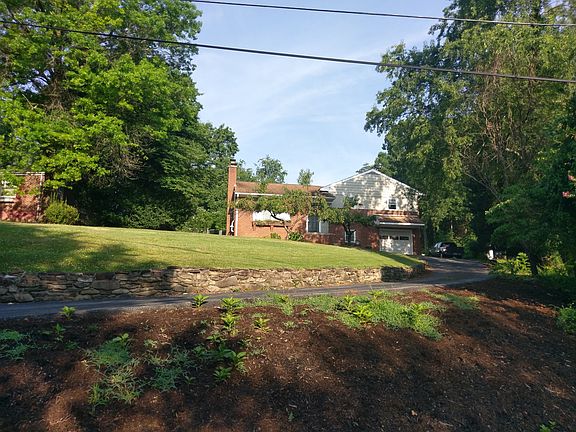 2nd image of 3249 Woodland Dr