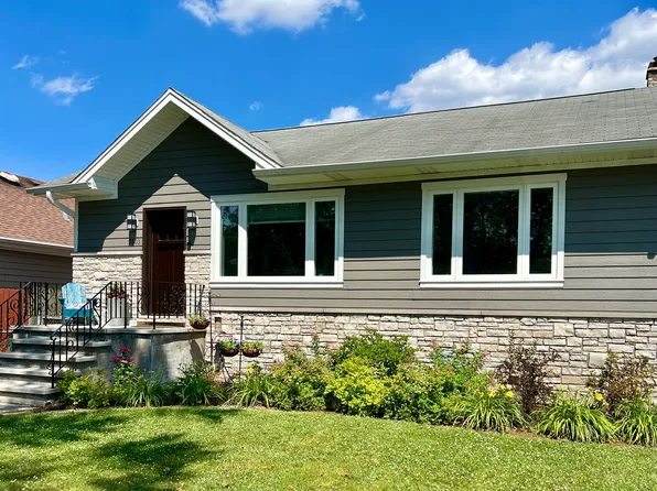 9303 S 84th Ave, Hickory Hills, IL 60457