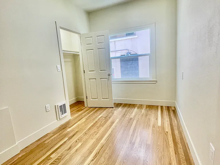 2125 Hearst Ave — Photo 12