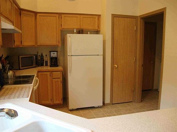 4th image of 1544 Derby Ln SE