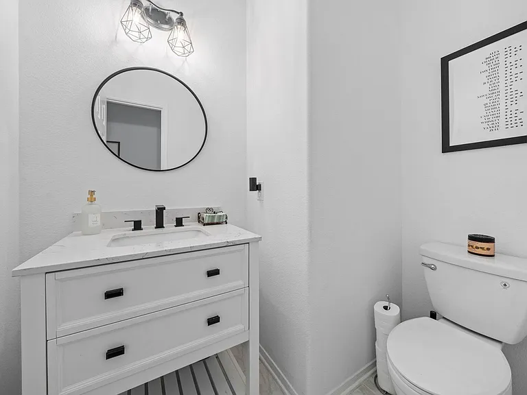 18210 Juniper Creek Ln — Photo 23